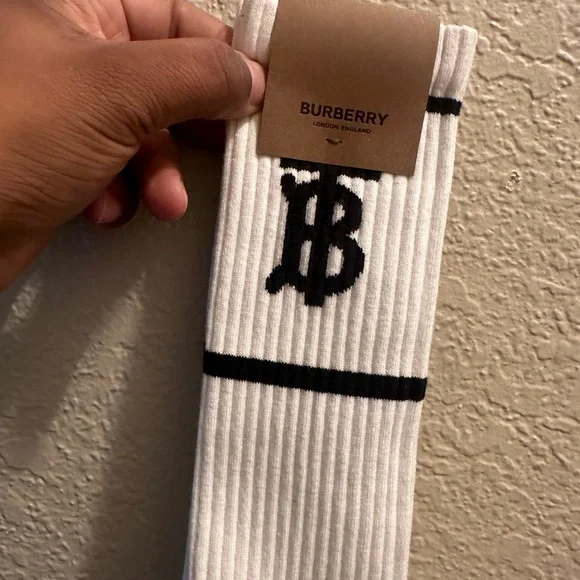 Burberry - Picture 4 of 5